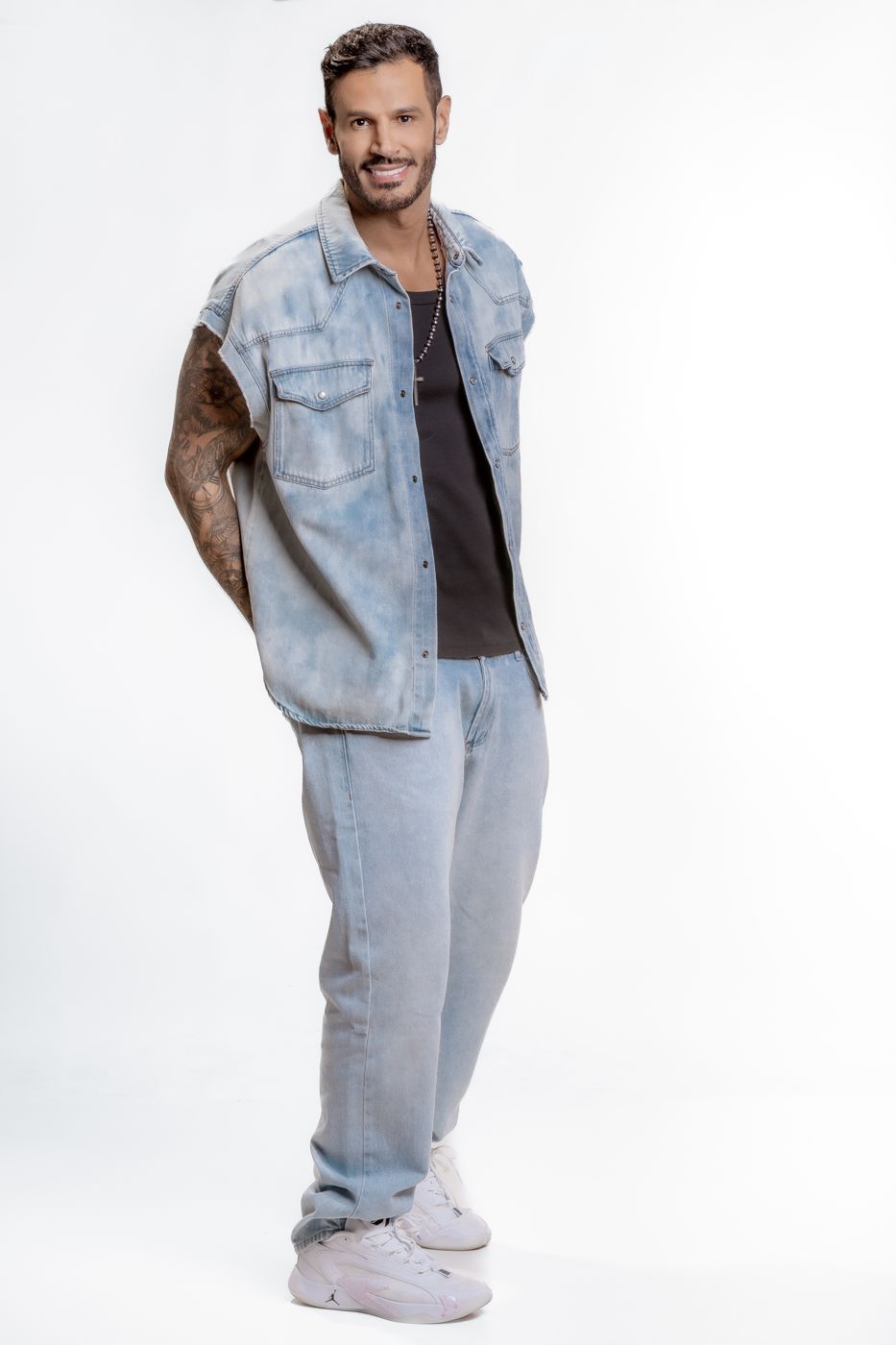 Integrante de colete jeans